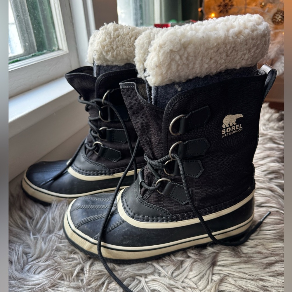 Black Sorel Winter Duck Boots
